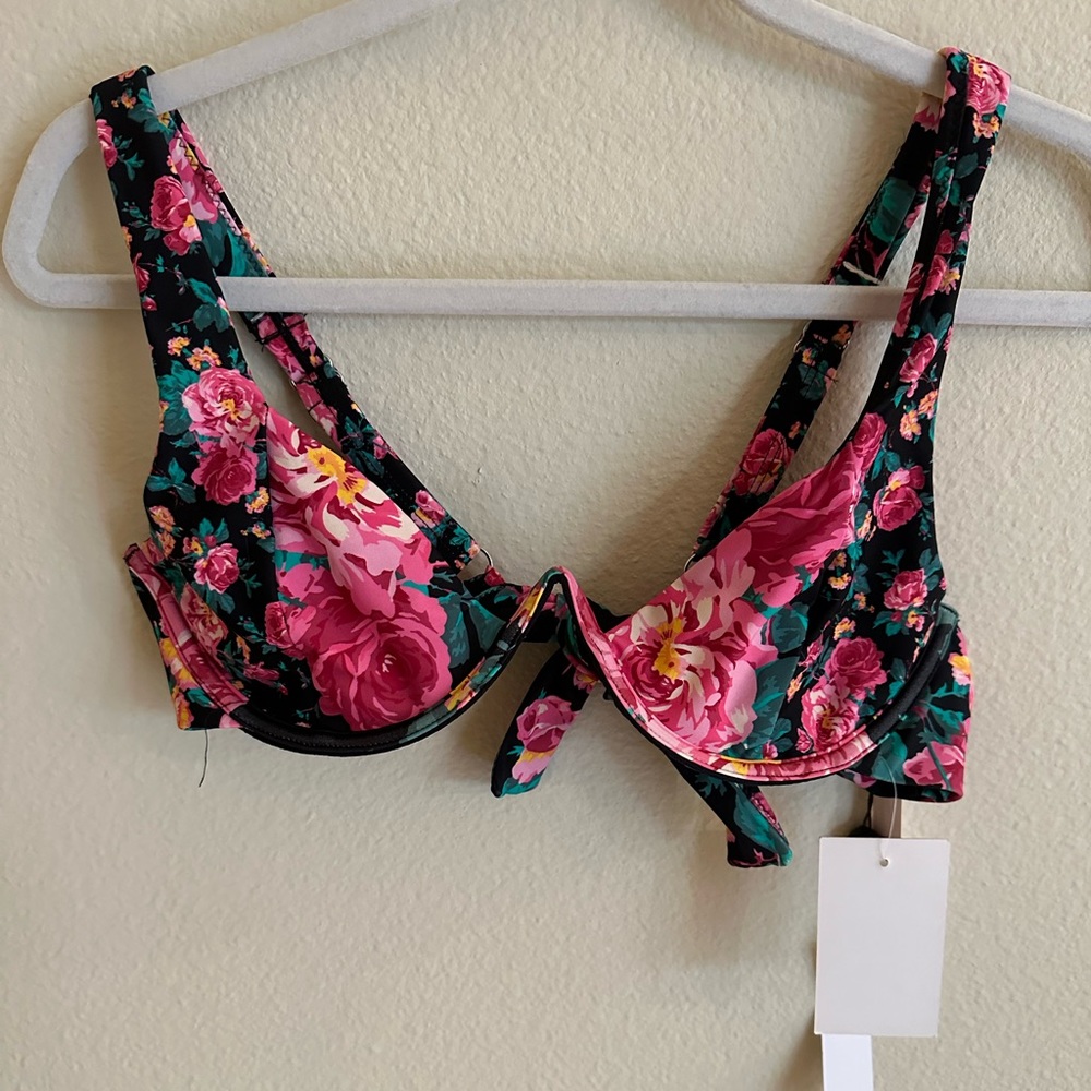 NWT For Love and Lemons x Victorias Secret floral bathing suit top - size large